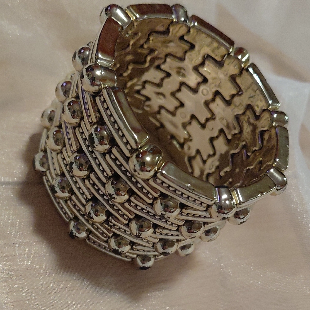 Elegant Gold Beaded Bracelet